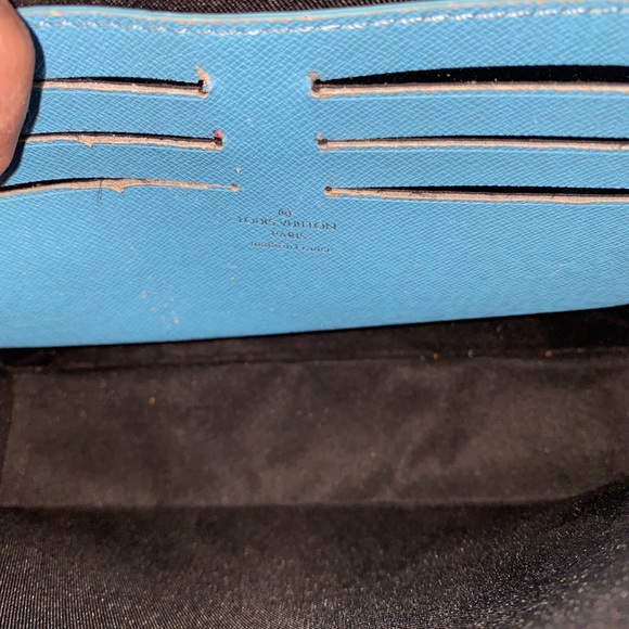 USED LV POCHETTE VOYAGE - Picture 4 of 4